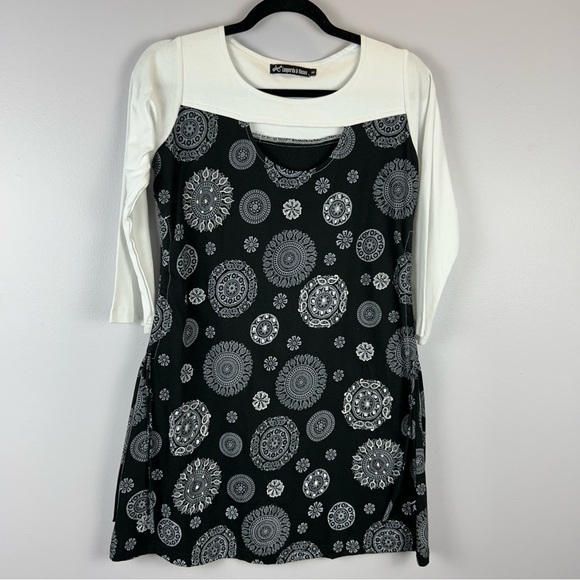Leopards & Roses Mandala 3/4 Sleeves Black White Tunic Top Small - Picture 2 of 15